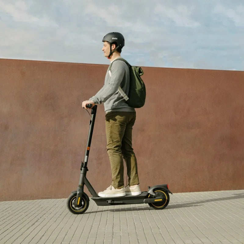 Trotinete SEGWAY Max G2 Ninebot - Elétrica, Velocidade Máx 35 km/h, Alcance de Até 70 km Trotinete SEGWAY Max G2 Ninebot - Elétrica, Velocidade Máx 35 km/h, Alcance de Até 70 km
